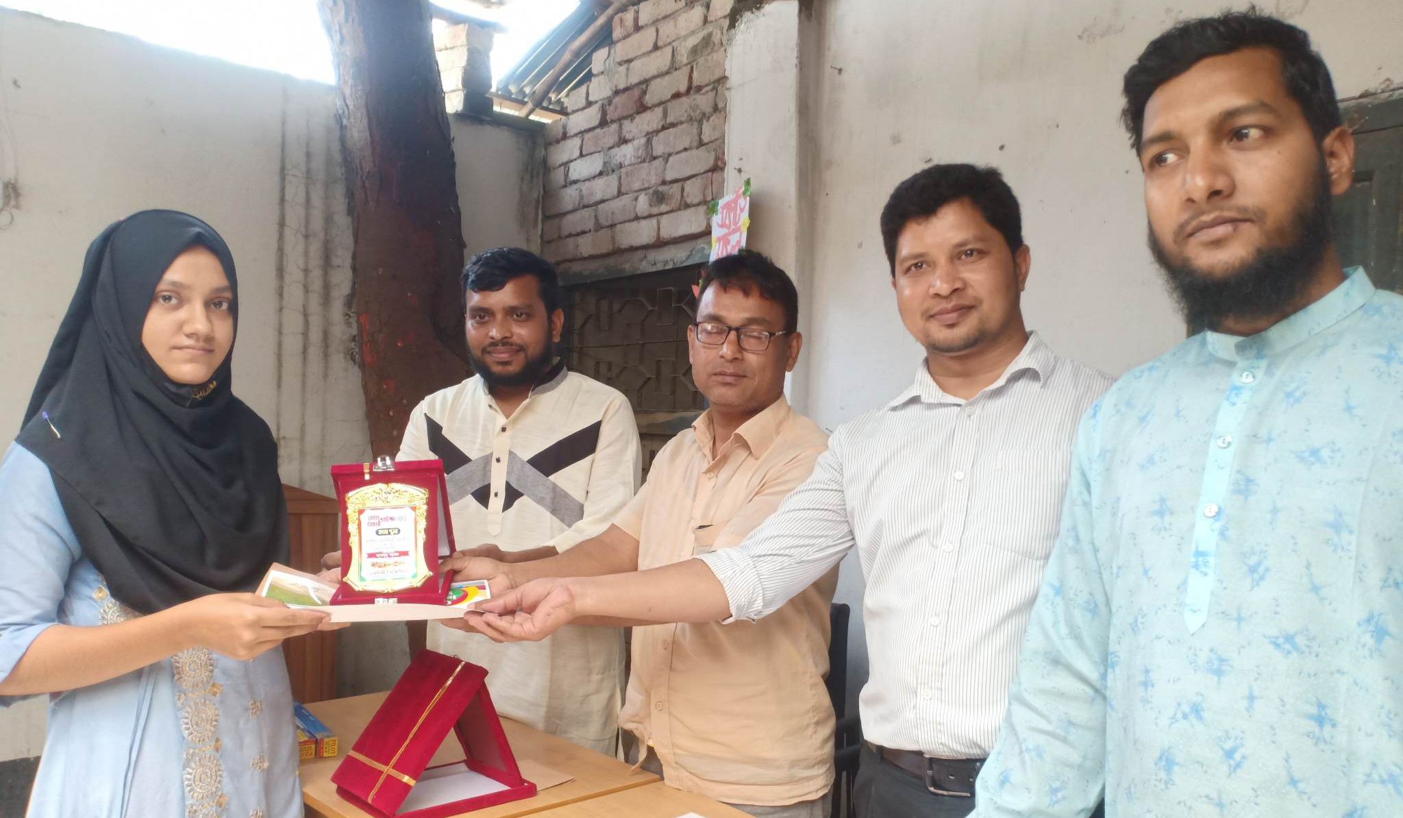 ভোলাহাটে মেধাবী শিক্ষার্থীদের পুরস্কার বিতরণ