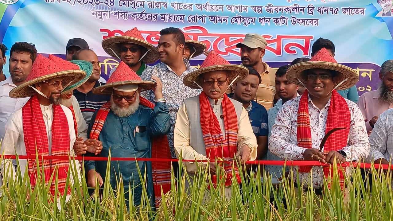 গোমস্তাপুরে কৃষক মাঠ দিবস ও সমাবেশ অনুষ্ঠিত