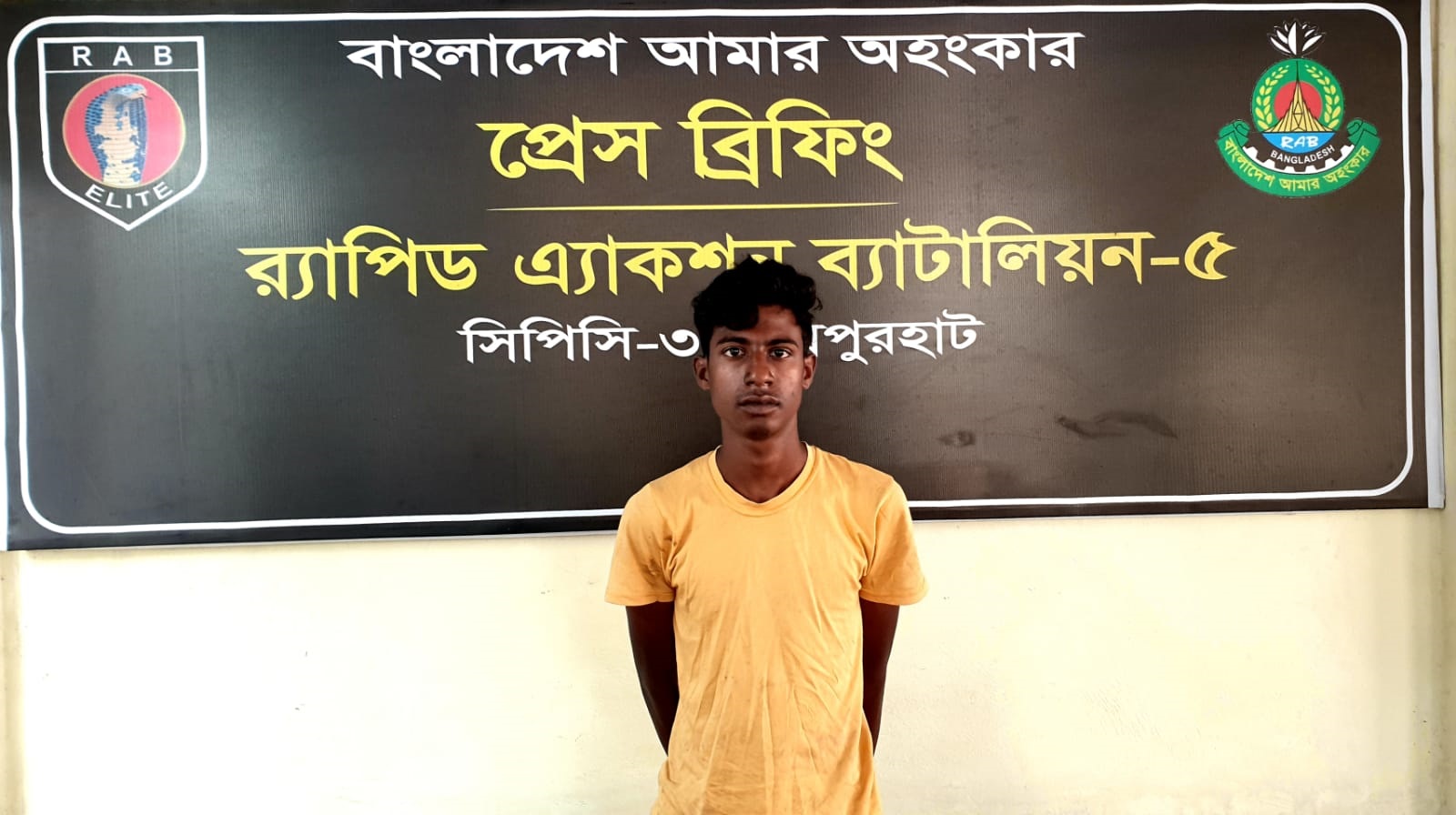 জয়পুুরহাট র‌্যাবের অভিযানে চোলাই মদসহ মাদক কারবারি আটক