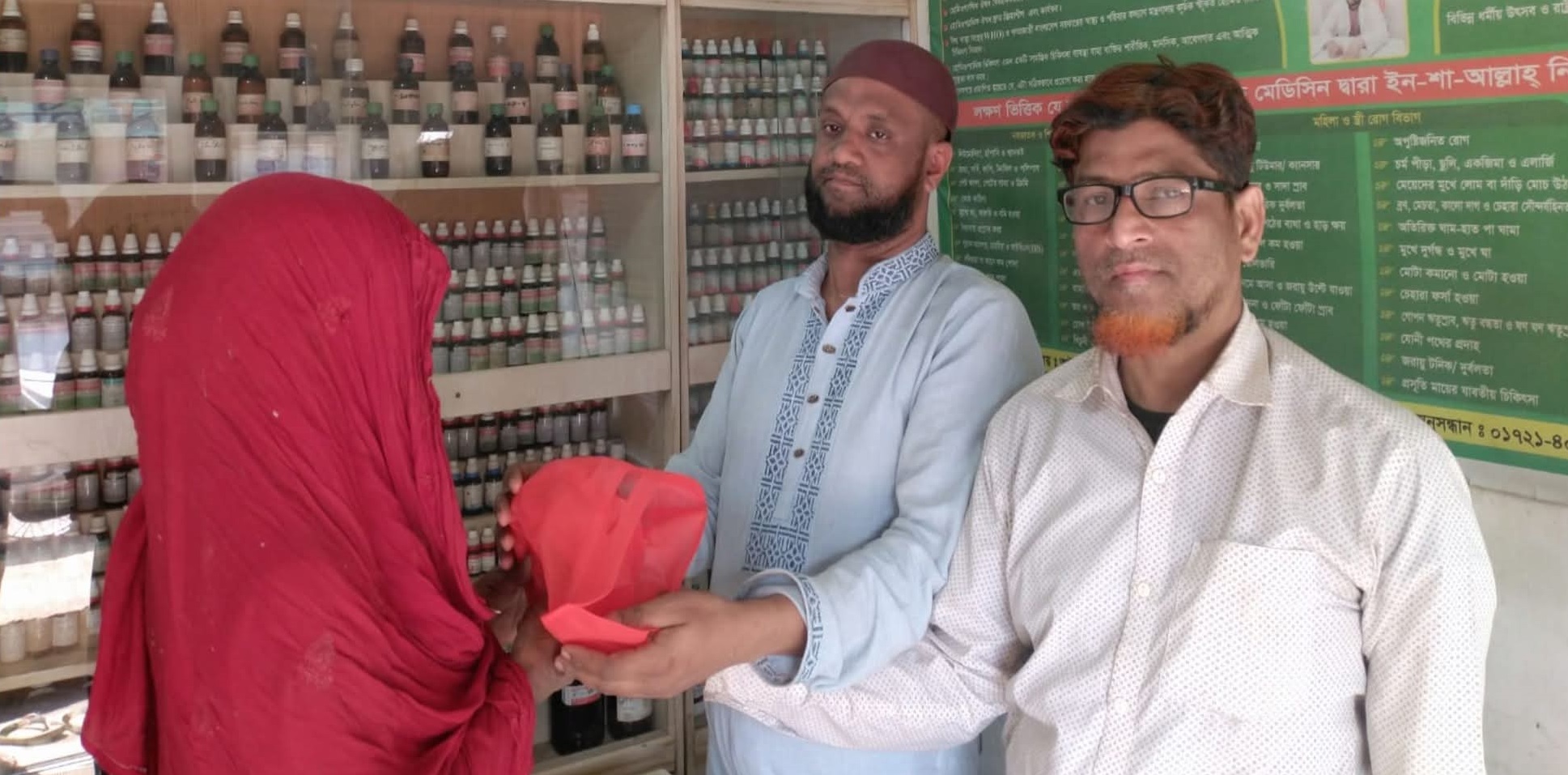 নাগরপুরে মুকতাদির হোমিও চিকিৎসা কেন্দ্রের ইফতার সামগ্রী বিতরণ