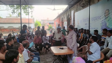 গোমস্তাপুরে সাংসদ এর সাথে মধুমতির প্রতারিত গ্রাহক ও কর্তাদের মতবিনিময়