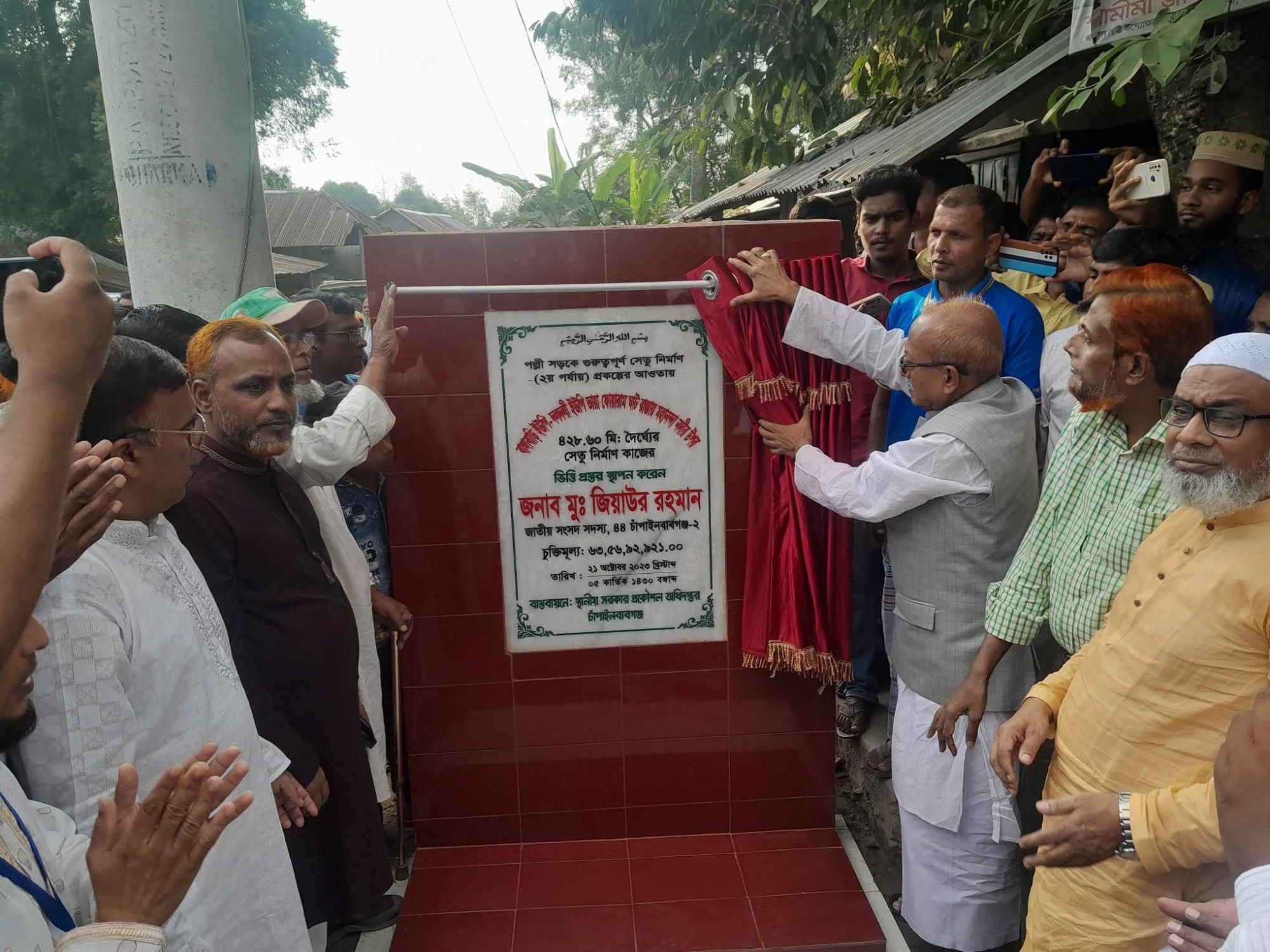 গোমস্তাপুরে ফুয়ারাম ঘাটে সেতু নির্মান কাজের ভিত্তিপ্রস্তর স্থাপন