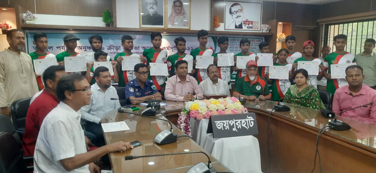জয়পুরহাটে সাইক্লিং প্রতিযোগিতায় সমাপনী সনদ বিতরণ
