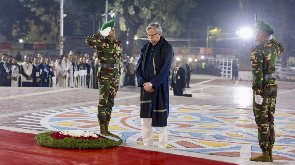 একুশের প্রথম প্রহরে শহীদ মিনারে রাষ্ট্রপতি ও প্রধানমন্ত্রীর শ্রদ্ধা