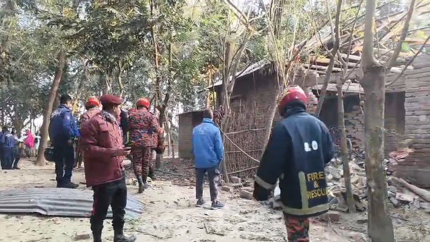 চাঁপাইনবাবগঞ্জে বোমা বিস্ফোরণ মামলায় আরও একজন গ্রেপ্তার