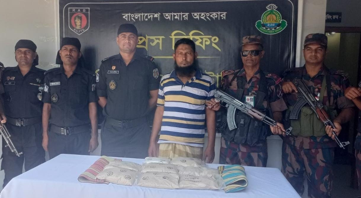 চাঁপাইনবাবগঞ্জে র‌্যাবের অভিযান- ৭ কেজি ১’শ ৩০ গ্রাম হেরোইনসহ মাদক সম্রাট লাদেন গ্রেফতার