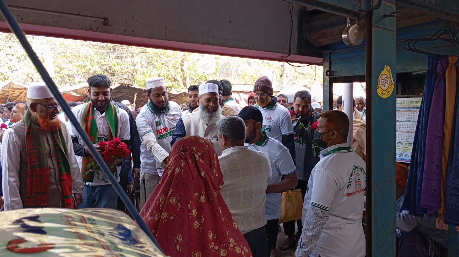 গোদাগাড়ীতে অধ্যাপক মুজিবুর রহমানের নির্বাচনী গণসংযোগ