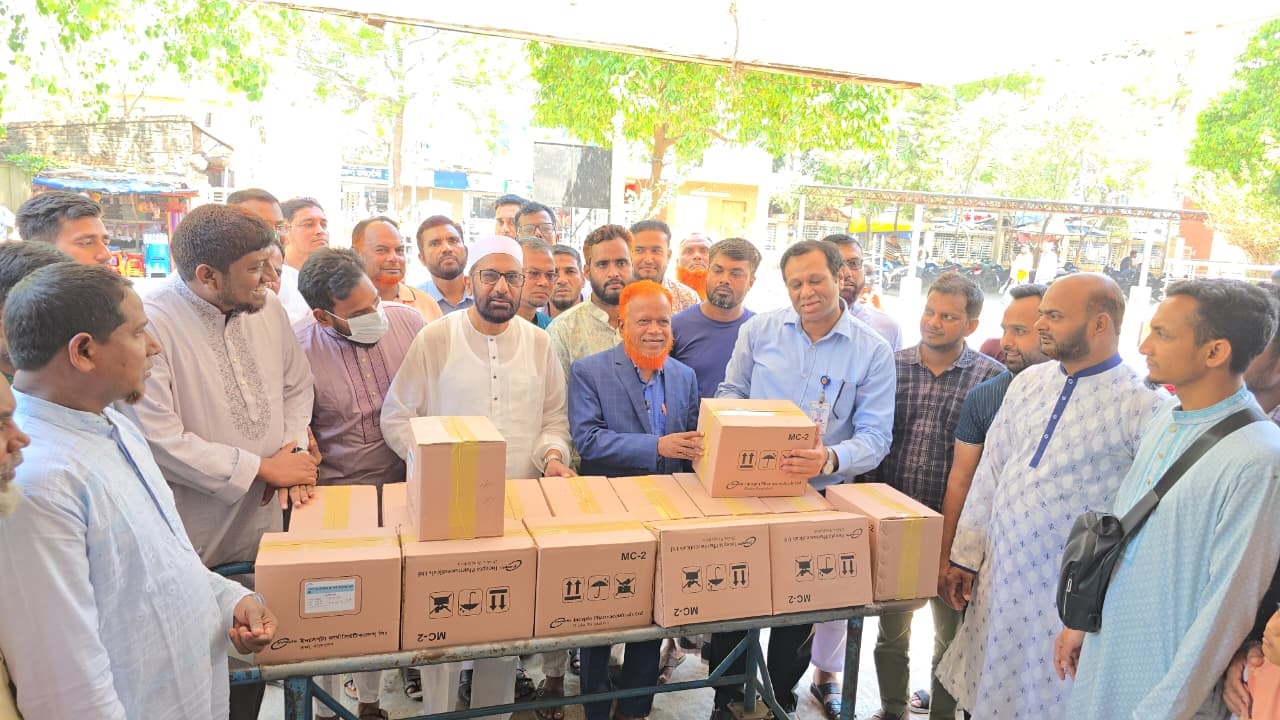 চাঁপাইনবাবগঞ্জ সদর হাসপাতাল পরিদর্শনে সাংসদ নুরুল ইসলাম বুলবুল-সেবা নিশ্চিতের নির্দেশ