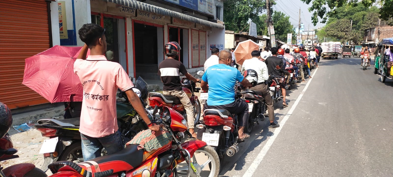 সর্বোচ্চ সতর্কতায় জেলা প্রশাসন- জেলায় জ্বালানী সরবরাহ স্বাভাবিক ॥ সংকট সৃষ্টি ও পাচার গুজবে ব্যস্ত একটি মহল-চিহ্নিত করে ব্যবস্থা গ্রহণ জরুরী
