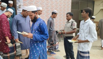ডিএনসির উদ্যোগে জুম্মার নামাজের পর মুসল্লীদের মাঝে লিফলেট বিতরণ