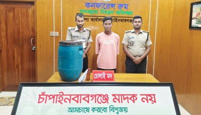 ডিএনসির অভিযানে চোলাইমদ ও অটোরিকশাসহ যুবক আটক