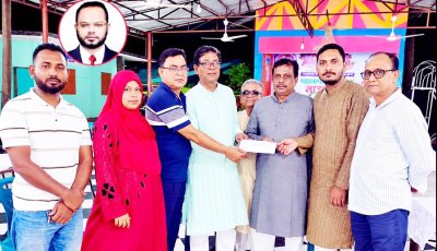 ভালুকায় ৬৮ পূজামণ্ডপে বিএনপি নেতার নগদ অর্থ উপহার