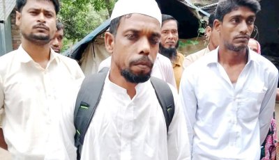 ভিসা ছাড়াই হজ্ব পালনে পায়ে হেঁটে মক্কার পথে সিংড়ার দিনমজুর দুলাল!