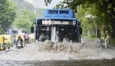ভারী বৃষ্টিতে বিপর্যস্ত নয়াদিল্লি, লাল সতর্কতা জারি