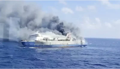 ইন্দোনেশিয়ায় যাত্রীবাহী ফেরি পুড়ে ছাই, নিহত ৫
