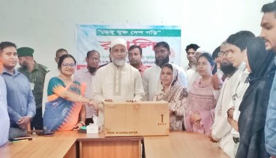 নাচোল স্বাস্থ্য কমপ্লেক্সে ডেঙ্গু শনাক্তকরণ কীট দিলেন এমপি