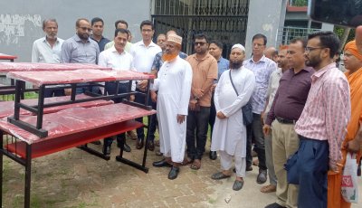 নওগাঁর বিভিন্ন শিক্ষা প্রতিষ্ঠানে শিক্ষার্থীদের জন্য বেঞ্চ ও চারা বিতরণ