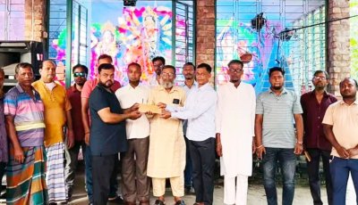 নড়াগাতীর মাউলীতে পূজামণ্ডপ পরিদর্শন ও আর্থিক অনুদান দিলেন নুরুল হক মোল্লা