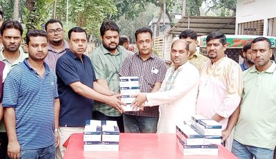 প্রধানমন্ত্রীর বিশেষ সহকারী ড. সাইমুম পারভেজের উদ্যোগে শিবগঞ্জে ডেঙ্গু পরীক্ষার কিট প্রদান