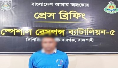 চাঁপাইনবাবগঞ্জে এসআরবি’র অভিযানে চাঞ্চল্যকর বারী হত্যা মামলার আসামি গ্রেপ্তার