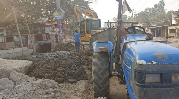 দীর্ঘ পাঁচ বছরেও দৃশ্যমান হয়নি জয়পুরহাটে চার লেন সড়ক