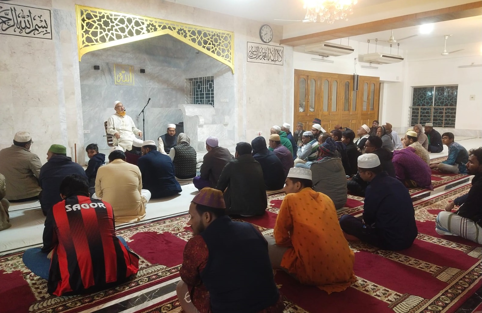 চাঁপাইনবাবগঞ্জে ভাবগাম্ভির্য-যথাযোগ্য মর্যাদা ও ইবাদত বন্দেগীর মধ্য দিয়ে পবিত্র শব-ই-বরাত পালিত