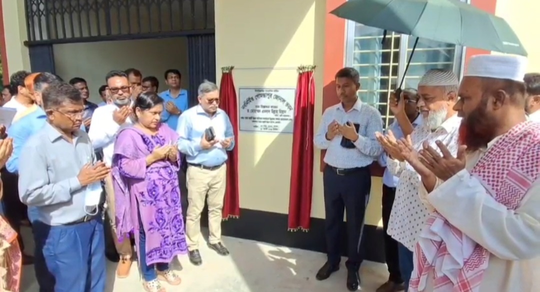 গোমস্তাপুরে বিএমডিএর বিভিন্ন প্রকল্প পরিদর্শন করলেন কৃষি সচিব