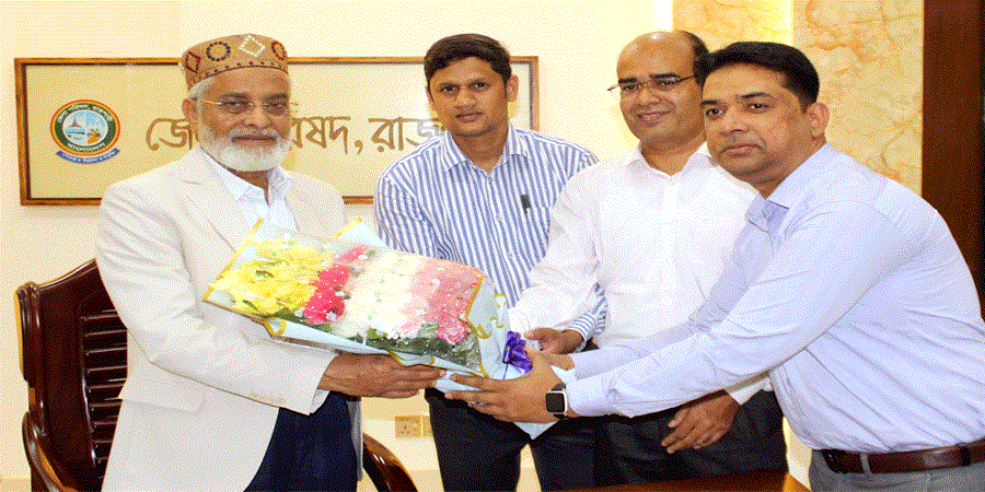 রাজশাহী জেলা পরিষদের নবনিযুক্ত প্রশাসককে ফুলেল শুভেচ্ছা