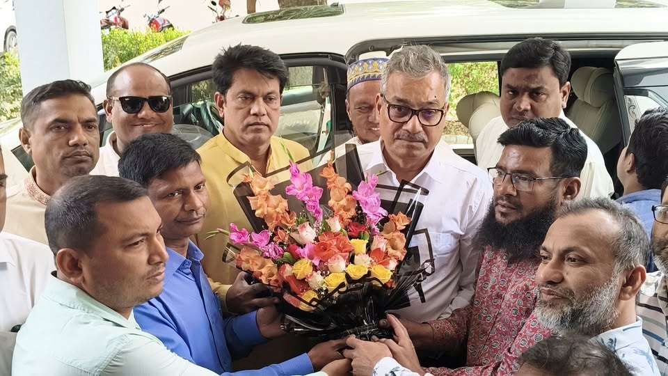 চাঁপাইনবাবগঞ্জ জেলা পরিষদের প্রশাসক হিসেবে দায়িত্ব নিয়েছেন হারুনুর রশিদ