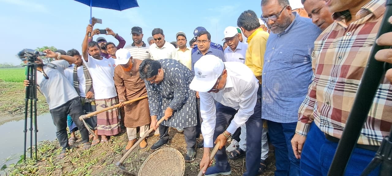 চাঁপাইনবাবগঞ্জ খাল খনন প্রকল্পের শুভ উদ্বোধন