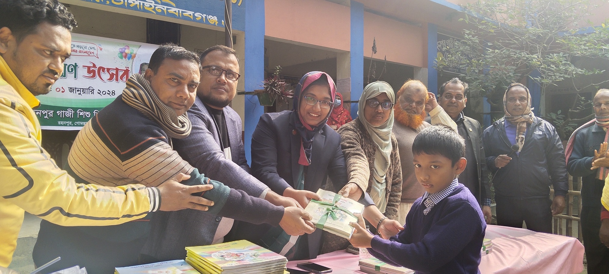 চাঁপাইনবাবগঞ্জের গোমস্তাপুরে বই উৎসব পালিত