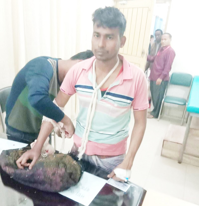 ভোলাহাটে বিএসএফের গুলিতে জেলে আহত