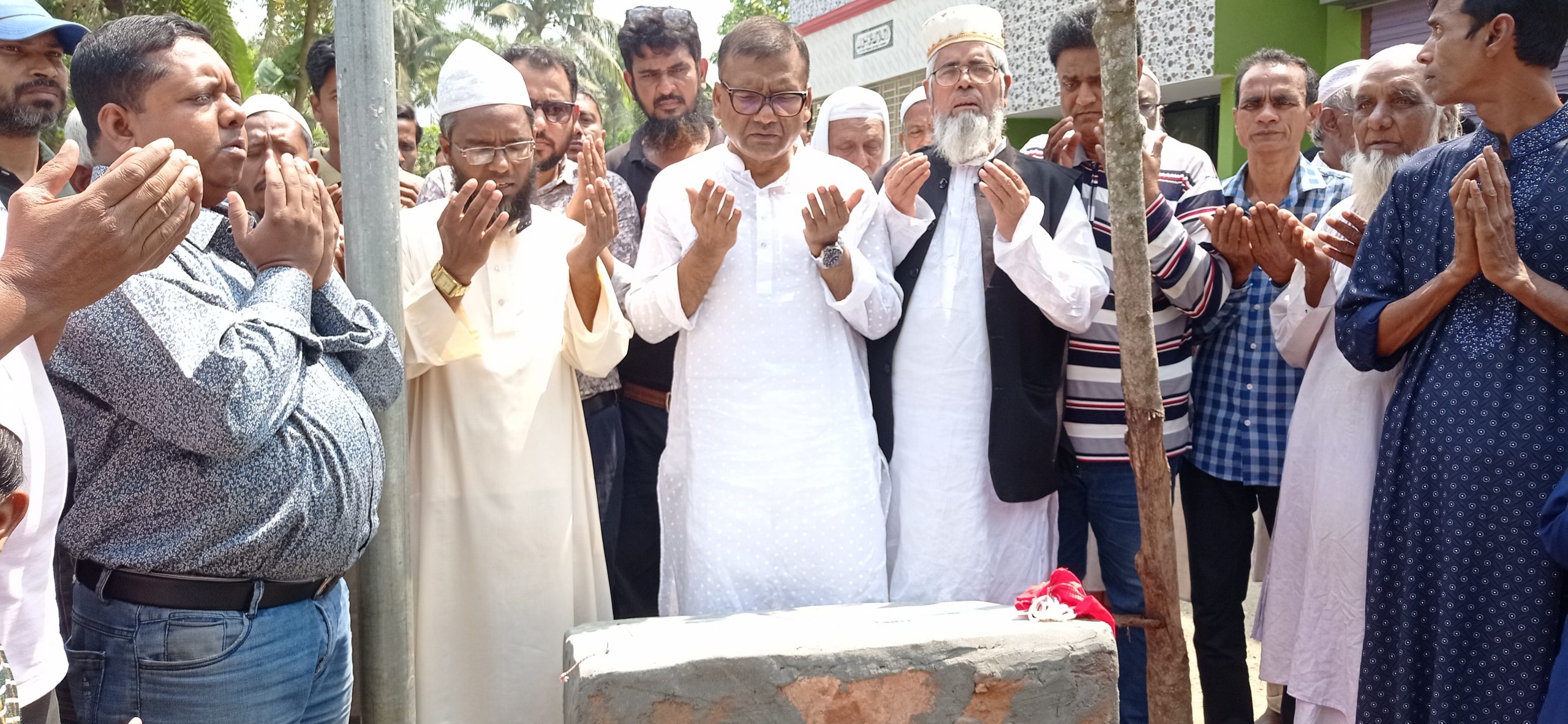 নাটোরের বাগাতিপাড়ায় পৃথক ৩টি রাস্তা উন্নয়ন কাজের উদ্বোধন