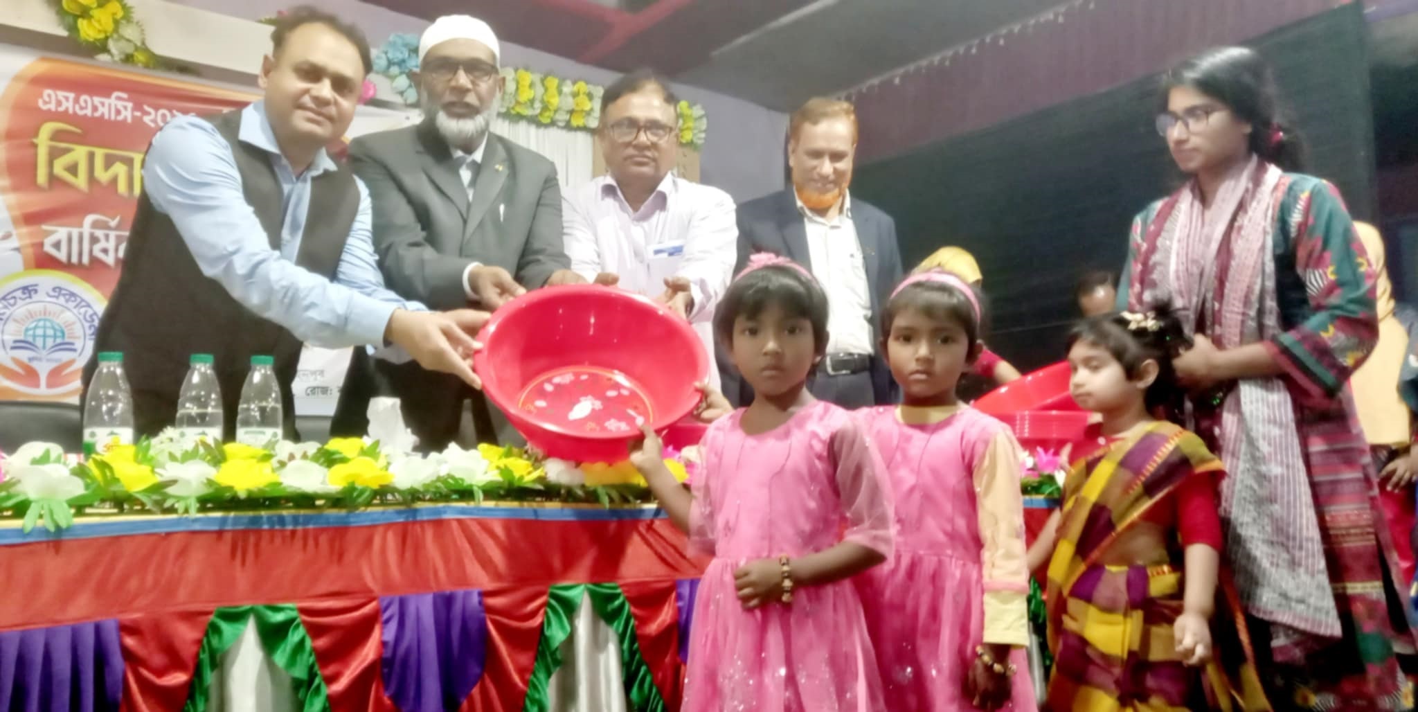 রহনপুর জ্ঞানচক্র একাডেমীর পরিক্ষার্থীদের বিদায় সংবর্ধনা ও পুরস্কার বিতরণ