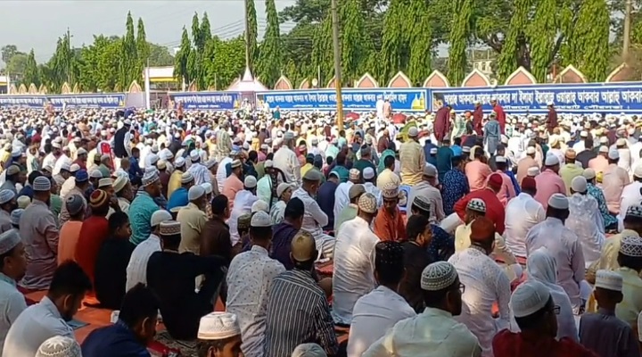 জয়পুরহাটে যথাযোগ্য মর্যাদায় পবিত্র ঈদের জামাত অনুষ্ঠিত