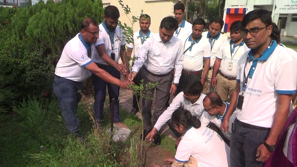 নাটোর ডিসি অফিস চত্তরে শক্তি ফাউন্ডেশনের উদ্যোগে বৃক্ষ রোপন