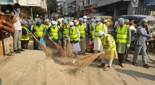 চাঁপাইবনাবগঞ্জে পরিষ্কার-পরিচ্ছন্নতা অভিযানে এমপি বুলবুল