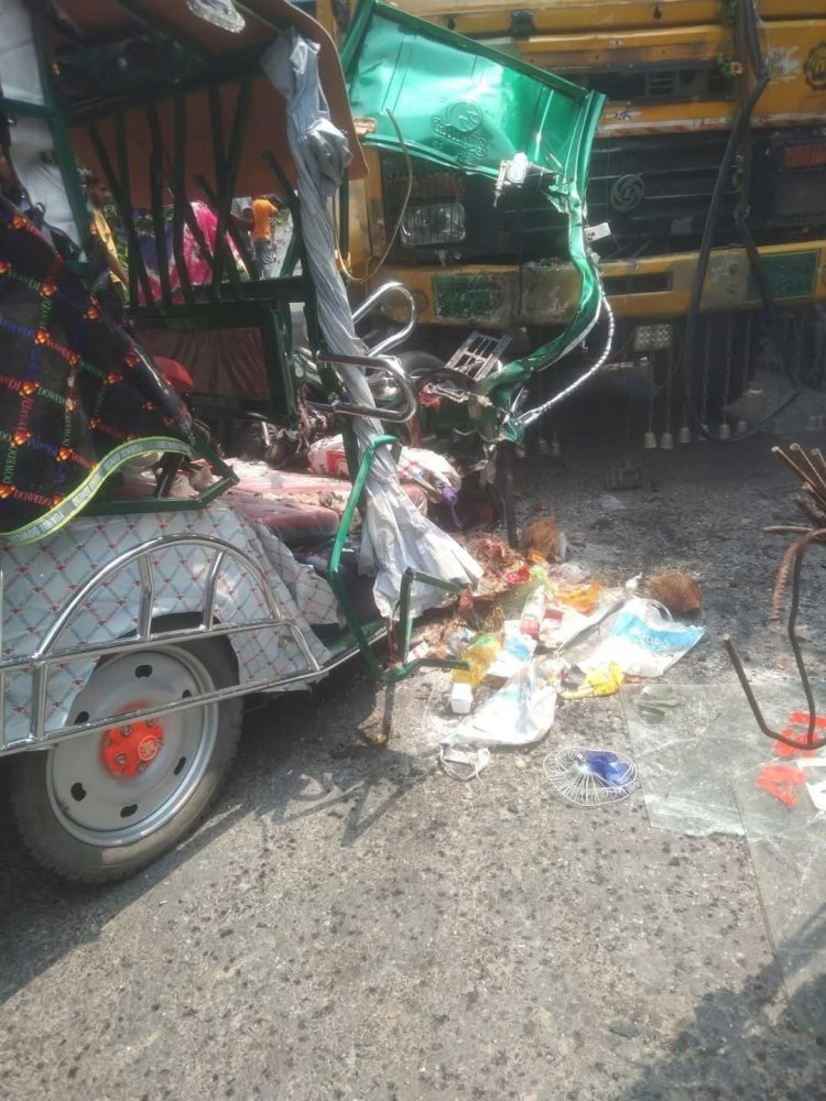 গোমস্তাপুরে ট্রাক ও অটোরিক্সা সংঘর্ষে চালকসহ দুইজন নিহত