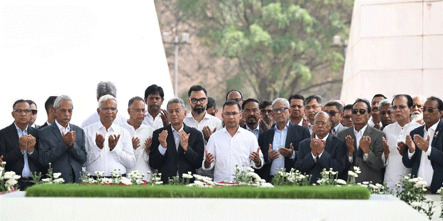 শহীদ প্রেসিডেন্ট জিয়াউর রহমান ও সাবেক প্রধানমন্ত্রী খালেদা জিয়ার সমাধিতে প্রধানমন্ত্রী’র শ্রদ্ধা