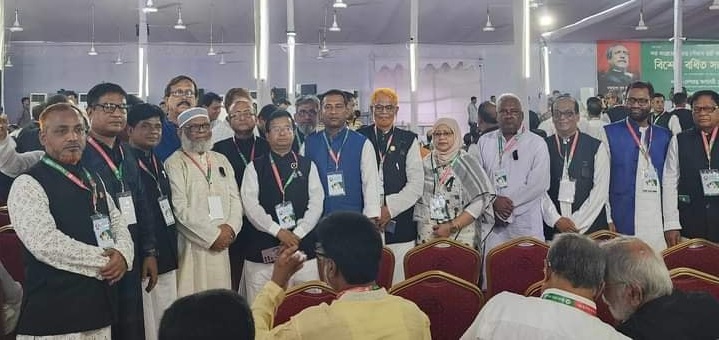 গণভবনে আ’লীগের বিশেষ বর্ধিত সভায় চাঁপাইনবাবগঞ্জের জনপ্রতিনিধি ও নেতৃবৃন্দ