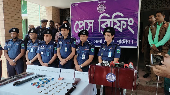 লালপুর থেকে ৪টি আগ্নেয়াস্ত্র ও ১২২ রাউন্ড গুলি উদ্ধার