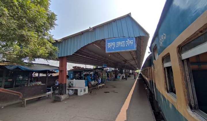রহনপুর-রাজশাহী কমিউটার ট্রেনে বগির সিরিয়াল এলোমেলো ॥ যাত্রীদের ভোগান্তি চরমে!