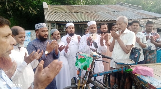 গোমস্তাপুরে মানবিক সাহায্য করলেন জামায়াত নেতা ডক্টর মিজানুর রহমান