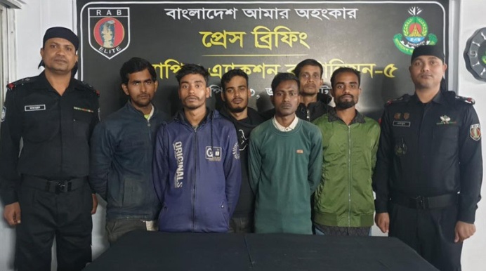 জয়পুরহাটে কিশোর গ্যাংয়ের লিডারসহ ৬ সদস্য আটক