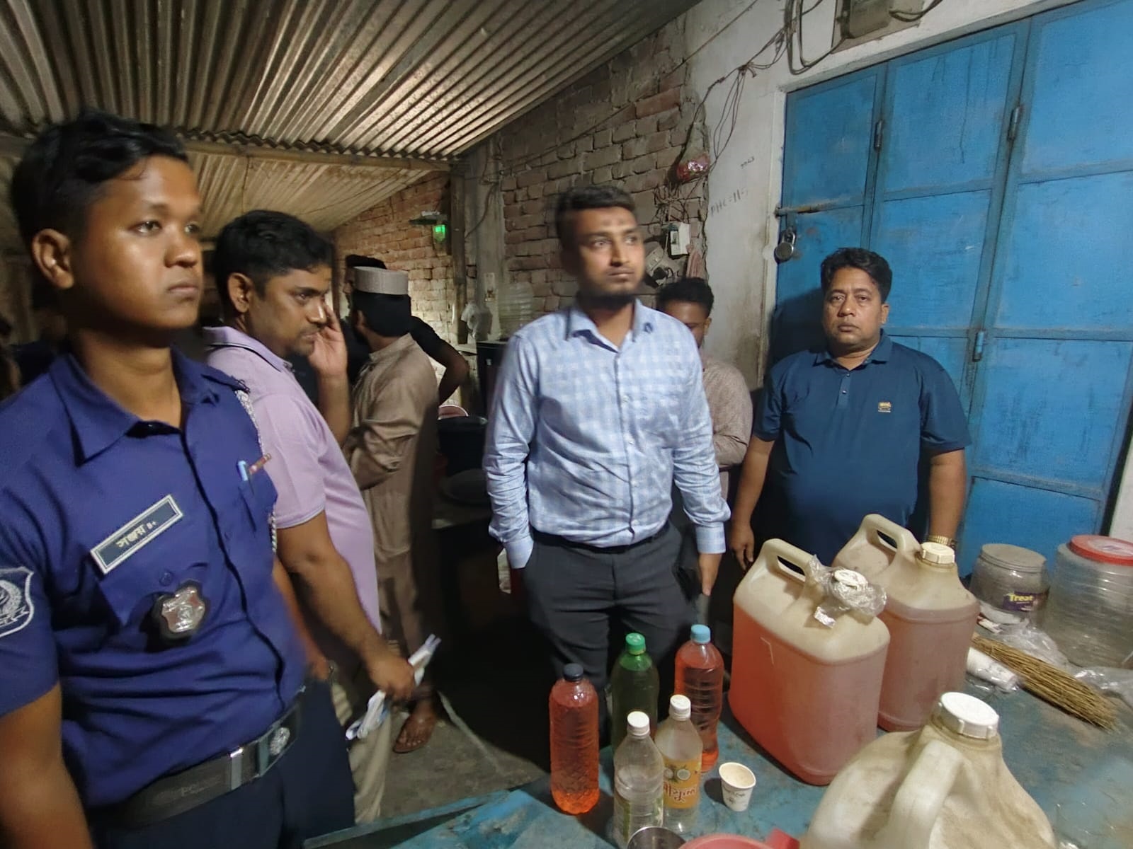 চাঁপাইনবাবগঞ্জে অবৈধ অকটেন মজুদ ও বিক্রির দায়ে জরিমানা