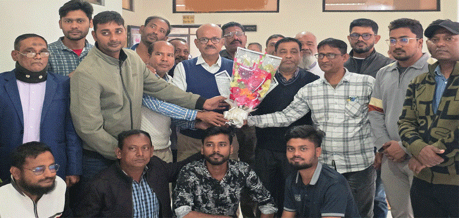 রাসিক কর্মচারী ইউনিয়নের নবনির্বাচিত কার্যনির্বাহী কমিটির সংবর্ধণা