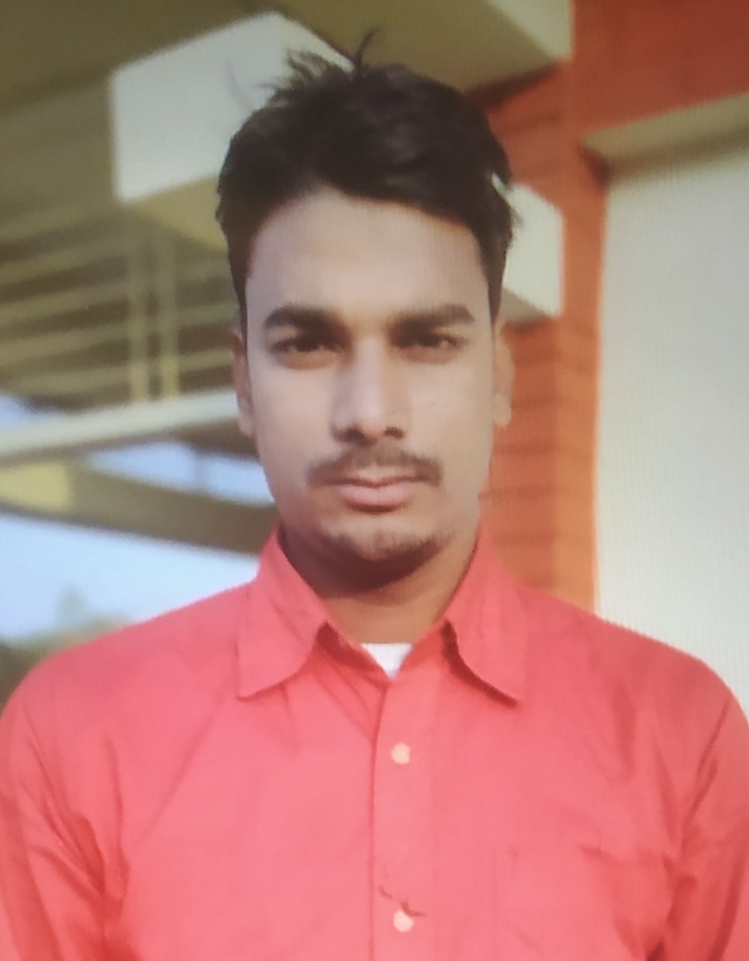 ভোলাহাটে স্কুলের অফিস কক্ষে আপত্তিকর অবস্থায় শিক্ষার্থীসহ দপ্তরি আটক