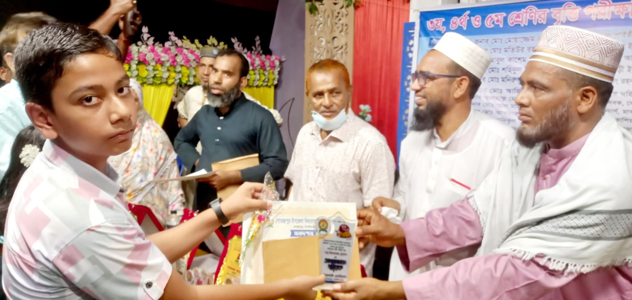 গোমস্তাপুরে বৃত্তি পরীক্ষা-২০২৪ এর কৃতি শিক্ষার্থীদের সংবর্ধনা