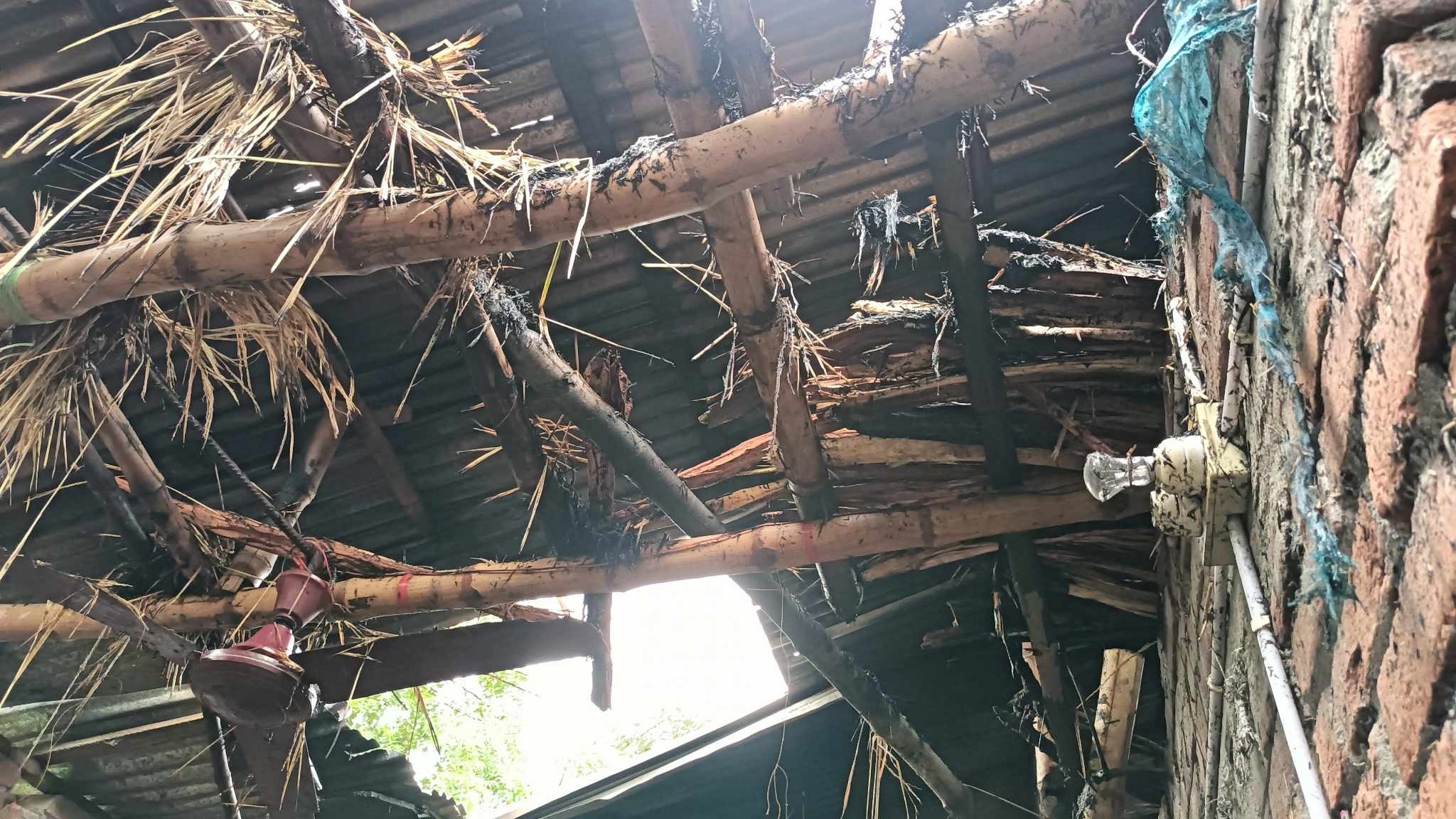 রহনপুরে অগ্নিকাণ্ডে বাড়ীর আসবাবপত্র ভষ্মিভূত