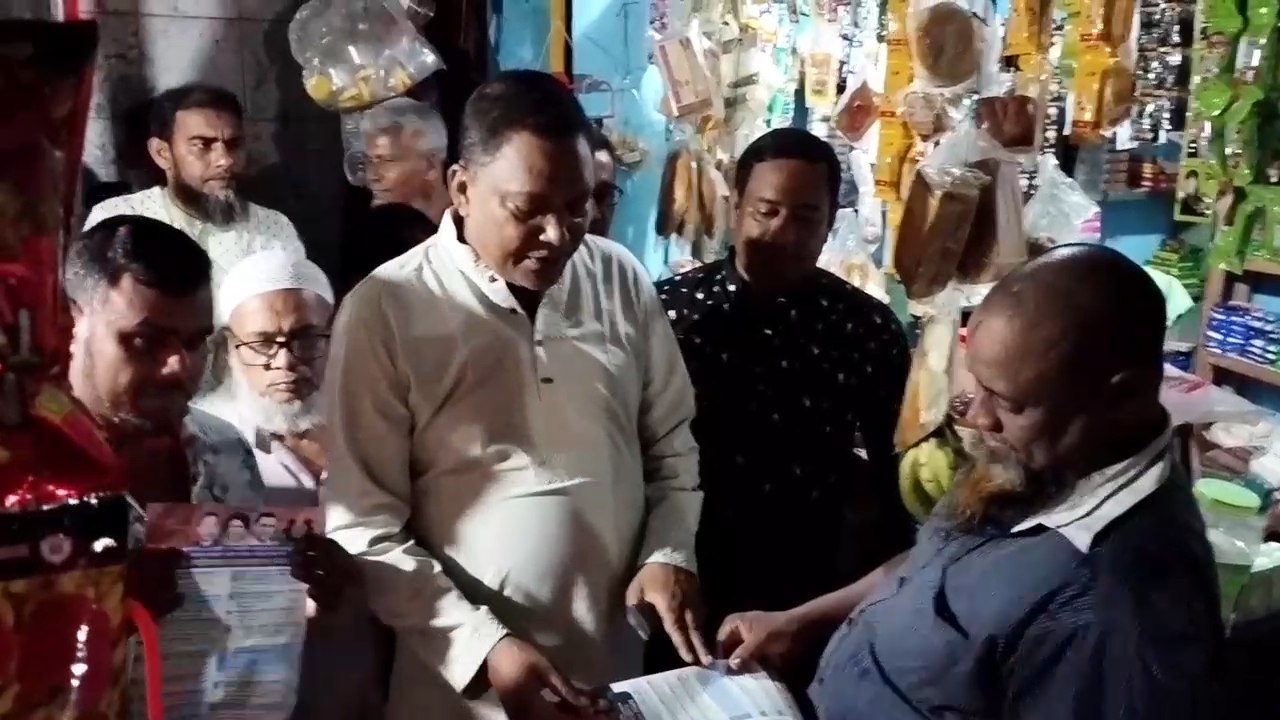 গোমস্তাপুরে বিএনপির লিফলেট বিতরণ
